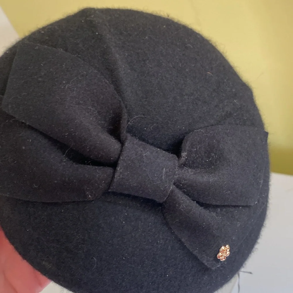 Vintage Black Wool Women’s fitted Hat with Bow One Size